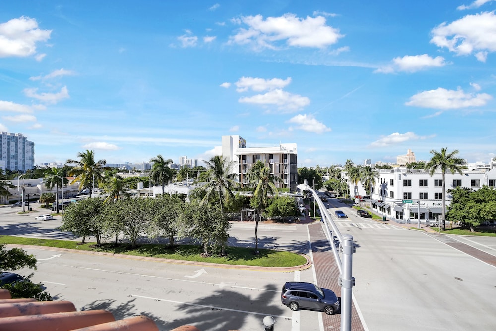 The Miami Beach by null