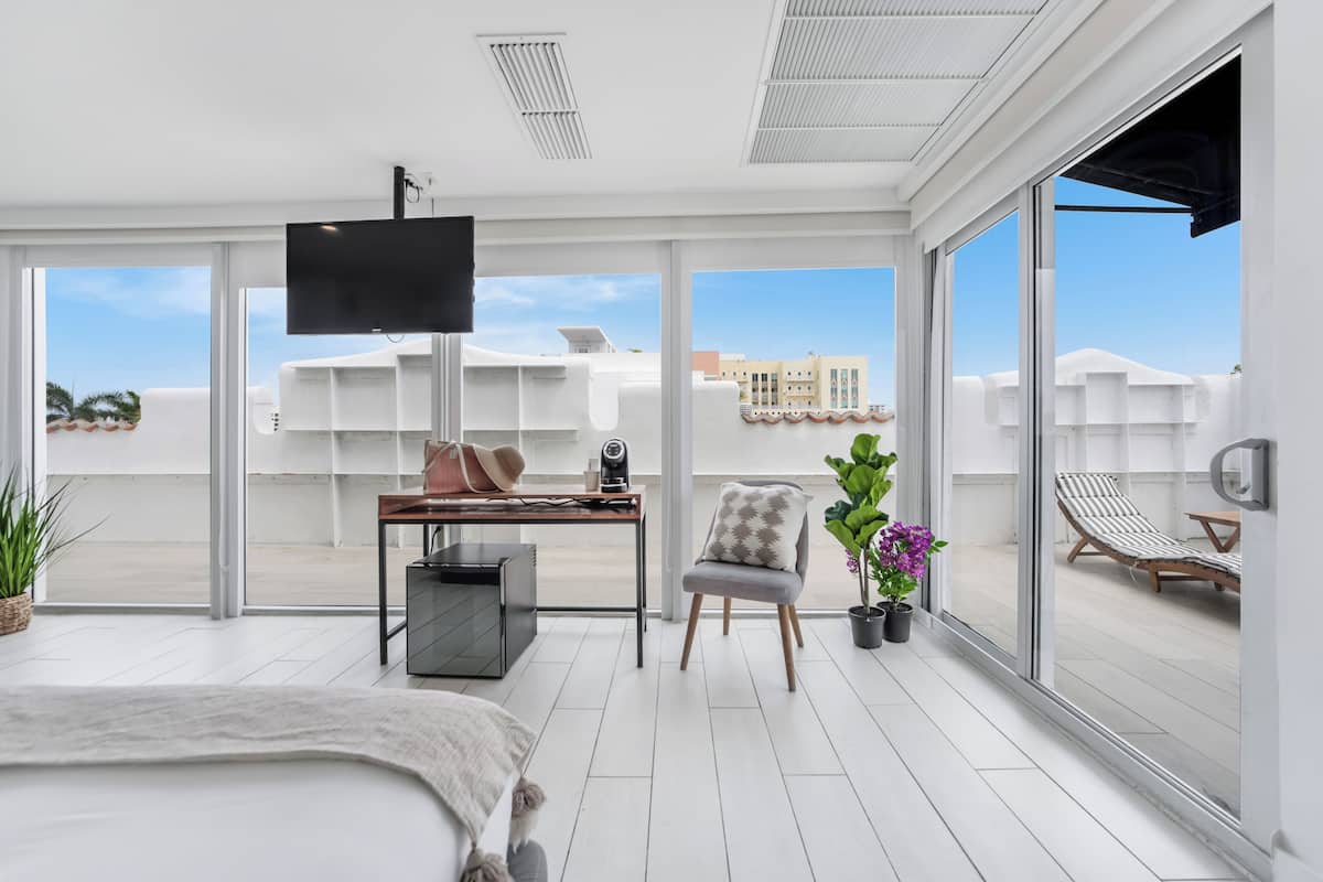 Superior Room, 1 King Bed, Balcony (Self check) | In-room safe, desk, laptop workspace, blackout drapes