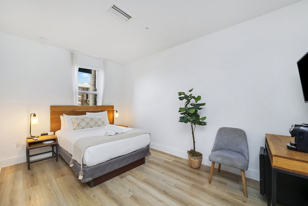 The Miami Beach by null