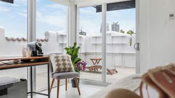 Superior-Zimmer, 1 King-Bett, Balkon (Self check) | Safe