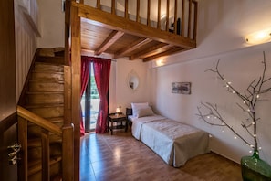 Villa, 5 soverom, privat basseng | 5 soverom, safe på rommet, skrivebord og blendingsgardiner