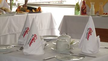 TĂ€gliches inbegriffenes kontinentales FrĂŒhstĂŒck