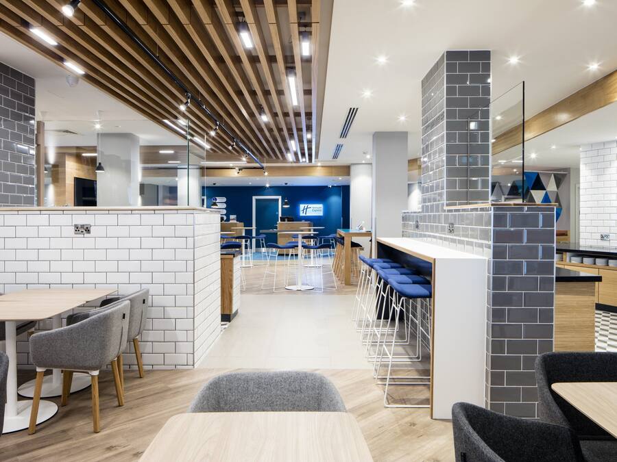 Breakfast, lunch and dinner served