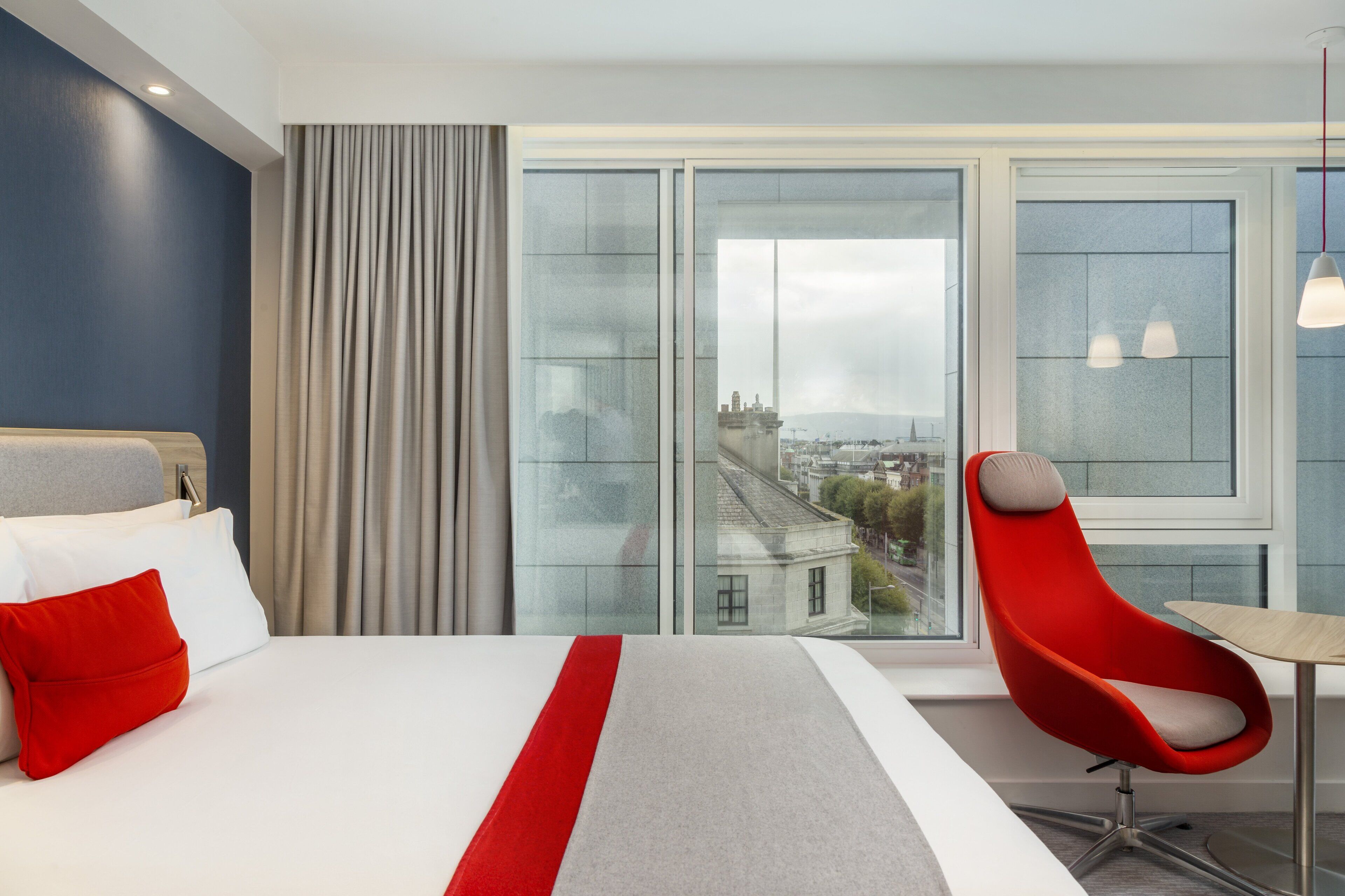 Hypo-allergenic bedding, in-room safe, desk, laptop workspace