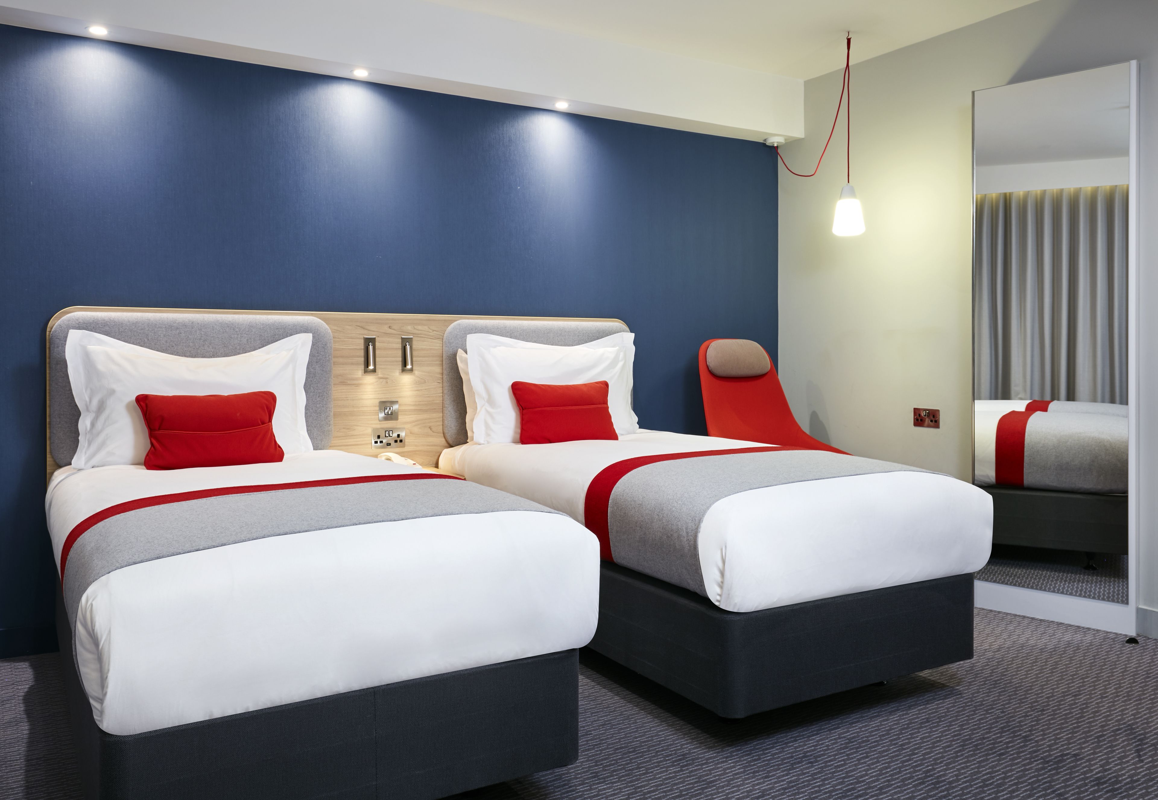 standard room, 2 single beds (with free hot breakfast) | 1 bedroom, in-room safe, desk, laptop workspace