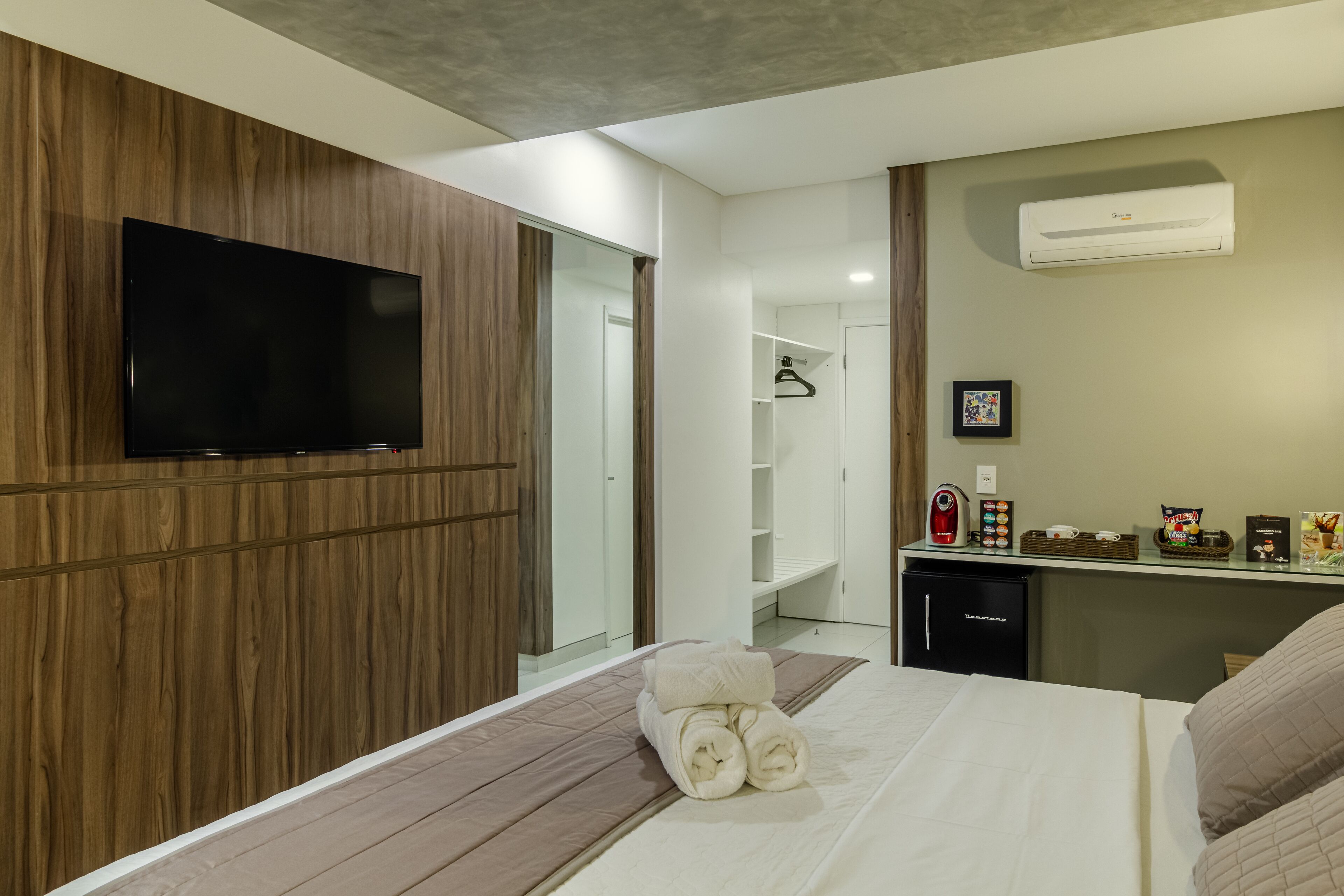luxury double room | minibar, in-room safe, desk, blackout curtains