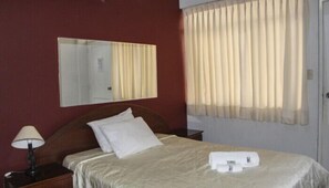 Chambre Double | Minibar, coffres-forts dans les chambres, bureau, lits bébé (gratuits)