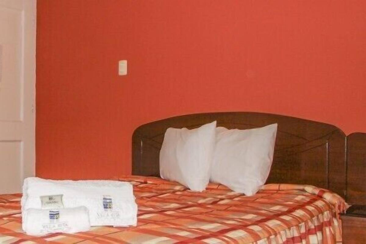 Single Room | Minibar, in-room safe, desk, cribs (free)