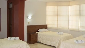 ميني بار وخزنة داخل الغرفة ومكتب وأسرّة أطفال/رضّع (مجانًا)