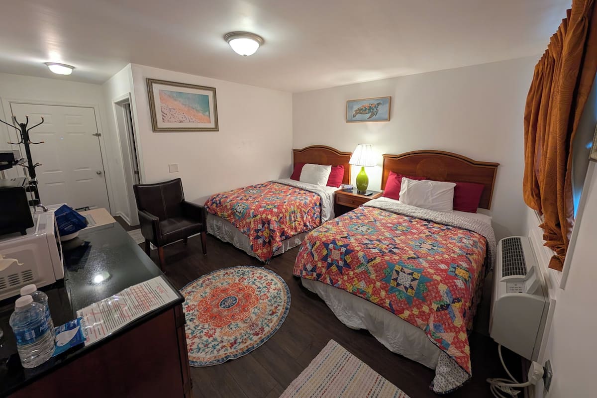 Double Small Bed Kitchenette