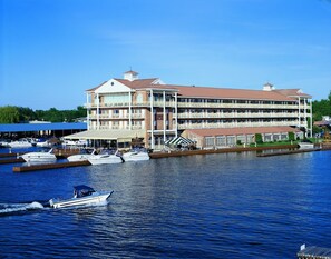 Situated by the water, this hotel offers stunning views from its large windows and multiple balconies.