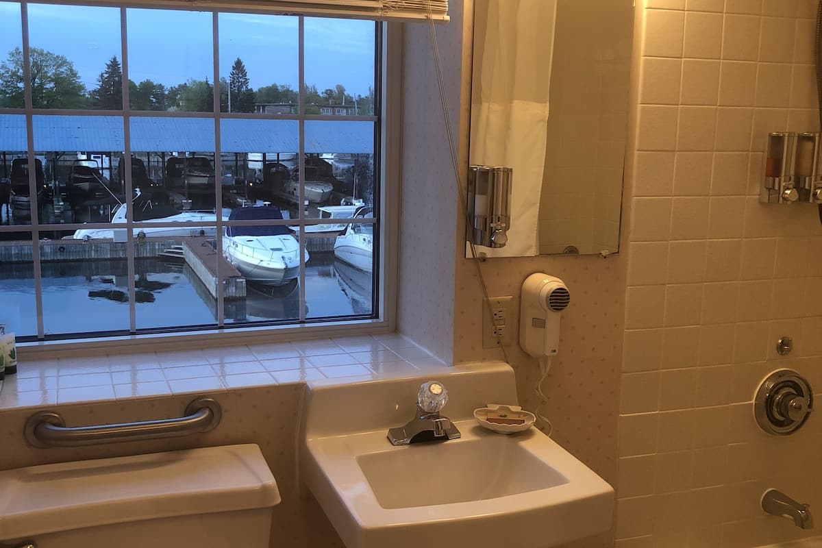 panoramic room, 2 double beds, balcony, st. lawrence river view | bathroom | free toiletries, hair dryer, towels
