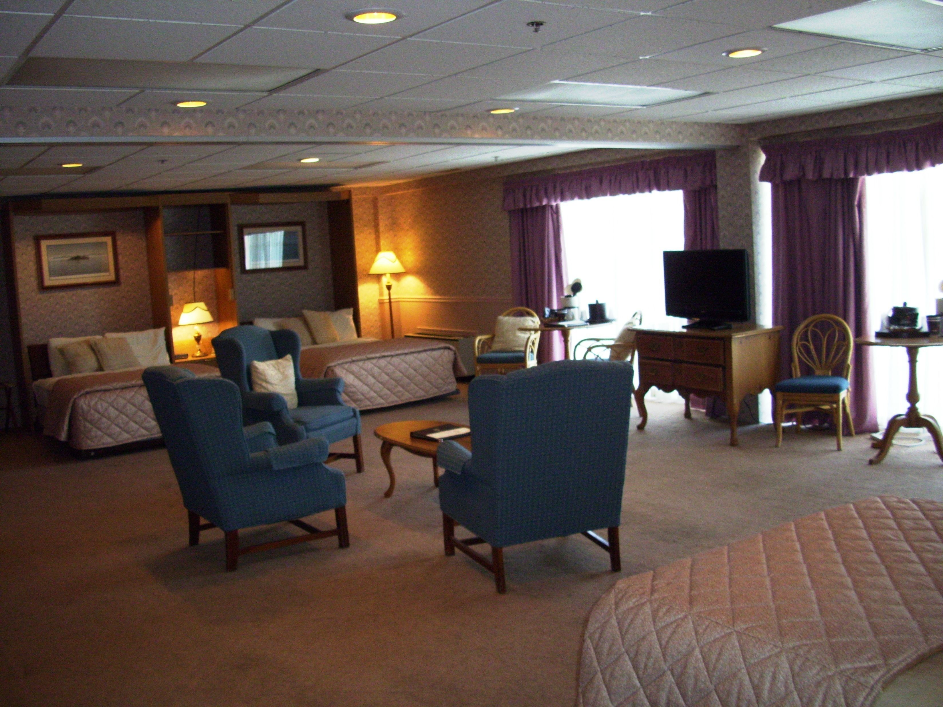 family double room, 2 bathrooms | 1 bedroom, iron/ironing board, free wifi, bed sheets