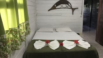 Superior Room, Pool View | Room amenity