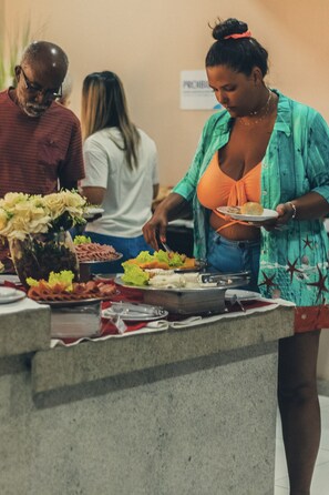 Alimentos y bebidas