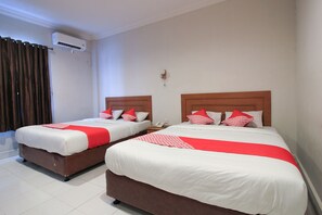 In-room safe, desk, iron/ironing board, free WiFi - NIDA Rooms Nagoya Hill Mall Ferry at Dharma Utama Family (Pekanbaru)