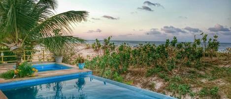 2 piscines extérieures