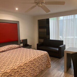 Literie de qualité, couette en duvet, lit avec matelas à plateau-coussin