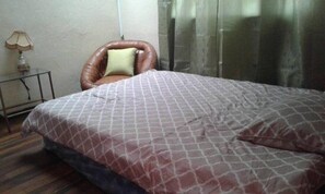 Economy Room, 1 Double Bed, Shared Bathroom