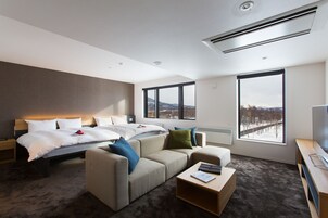 Yotei Suite | Hypo-allergenic bedding, in-room safe, blackout drapes, soundproofing