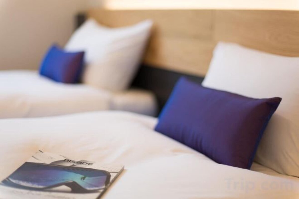 In-room safe, WiFi (free), bed sheets