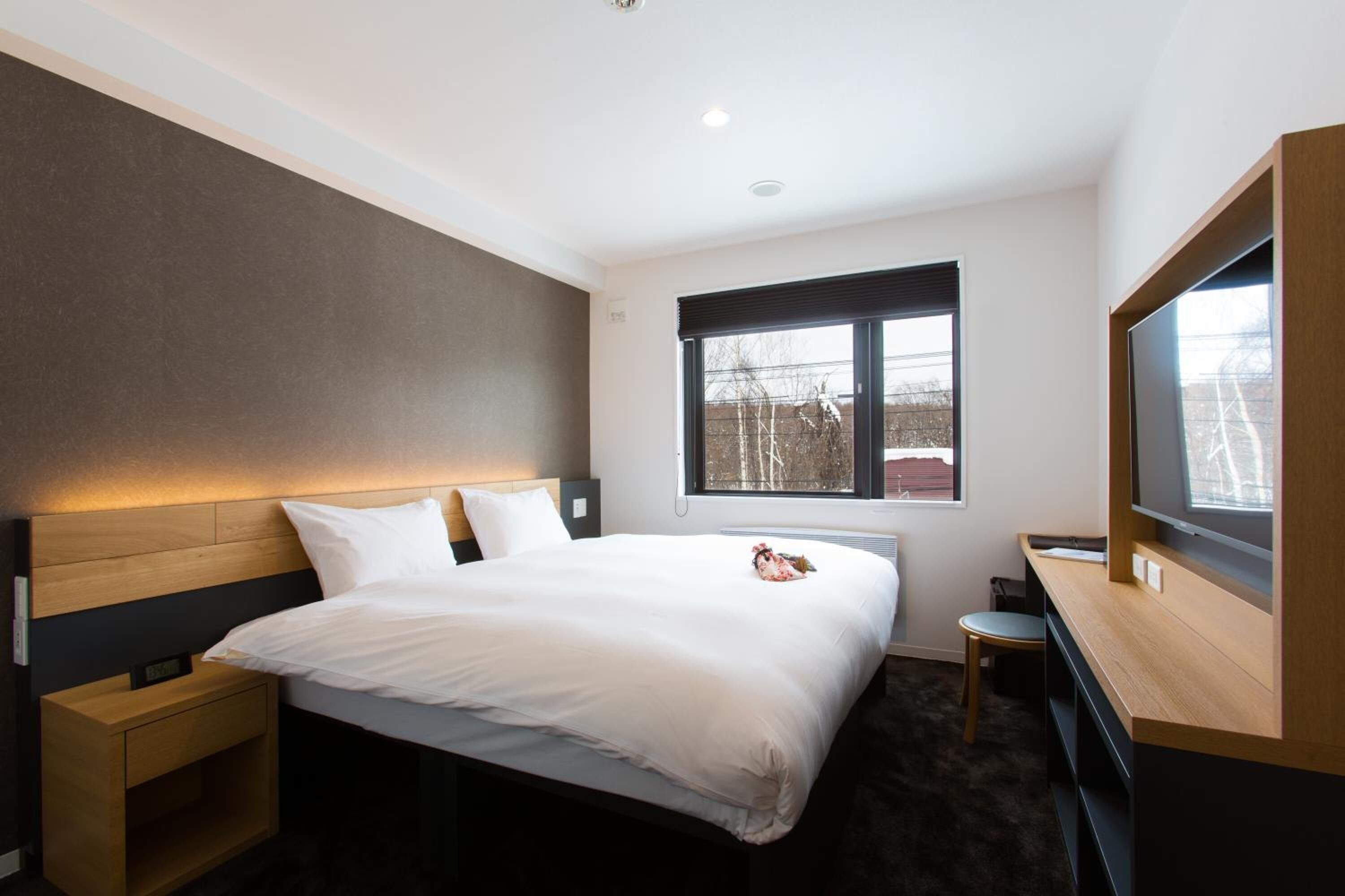 zen room (ground floor with bathtub, with fan/no ac), non smoking | 1 bedroom, hypo-allergenic bedding, in-room safe, soundproofing