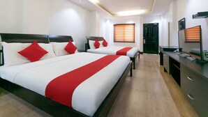 Family Suite | Desk, WiFi (free), bed sheets - OYO 151 Tierra Mercedes Nature Resort (Cuenca)