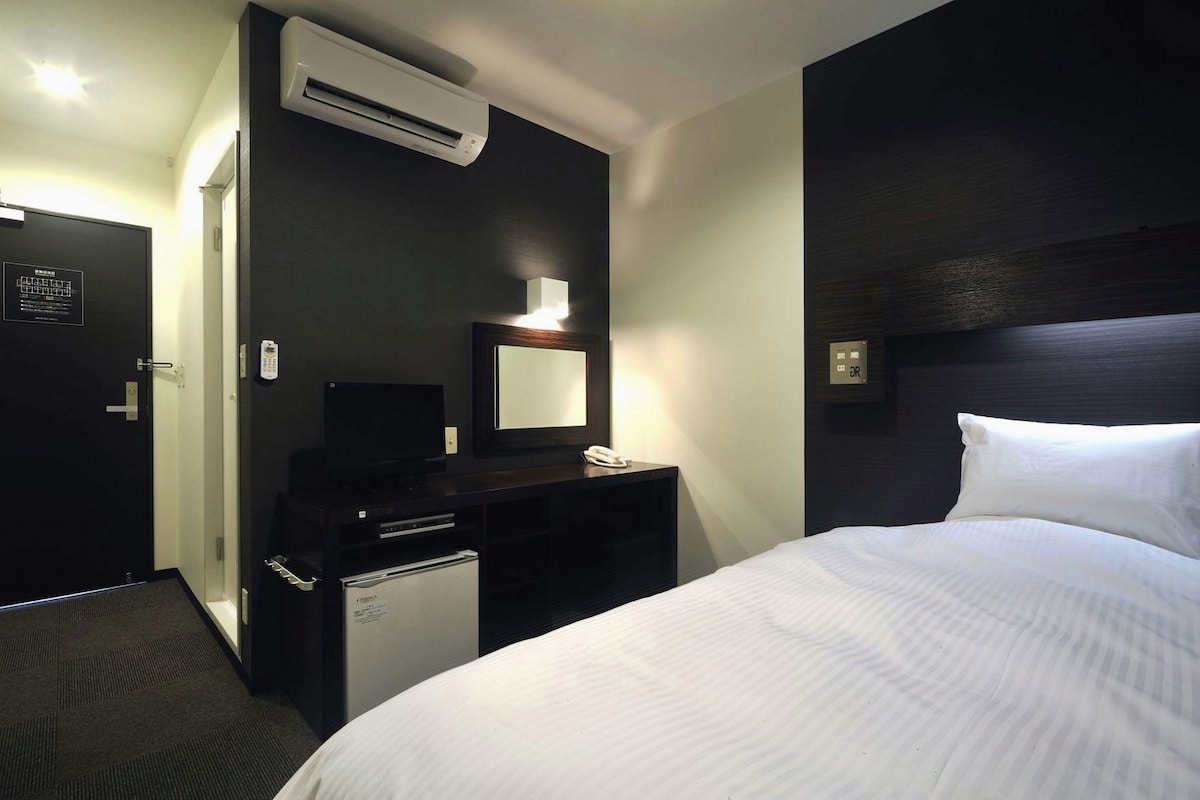 Bureau, Wi-Fi gratuit, draps fournis