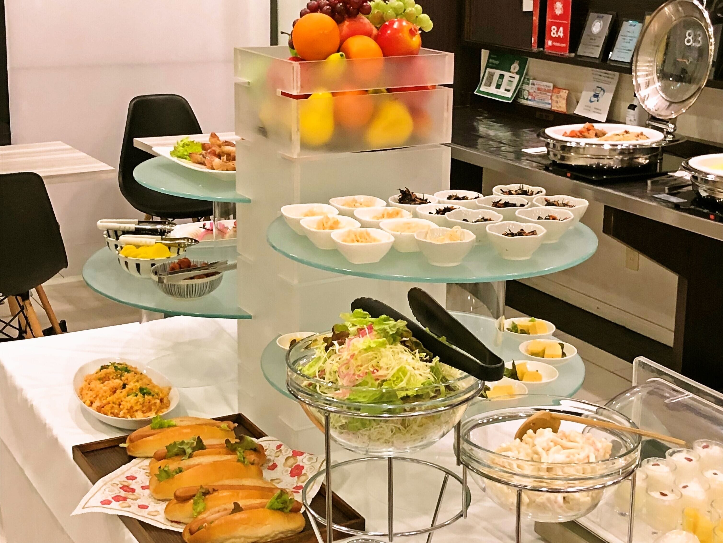 daily buffet breakfast (jpy 1100 per person)