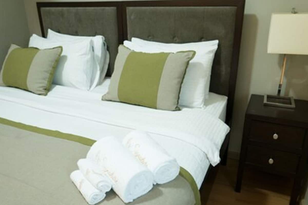 Premier One Bedroom Suite | In-room safe, desk, blackout drapes, iron/ironing board