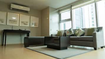 Premier One Bedroom Suite | Living room