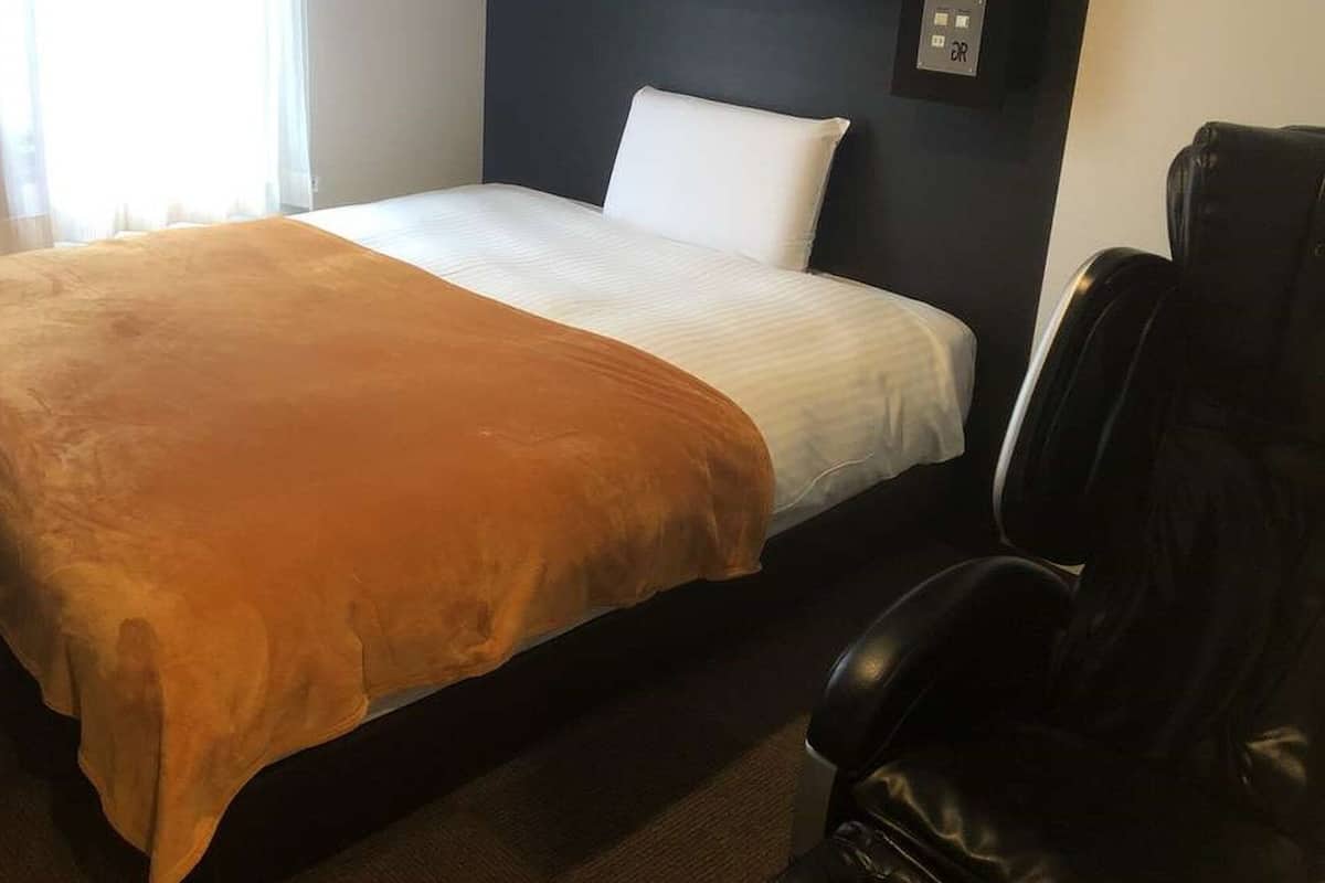 Down comforters, desk, laptop workspace, WiFi (free)