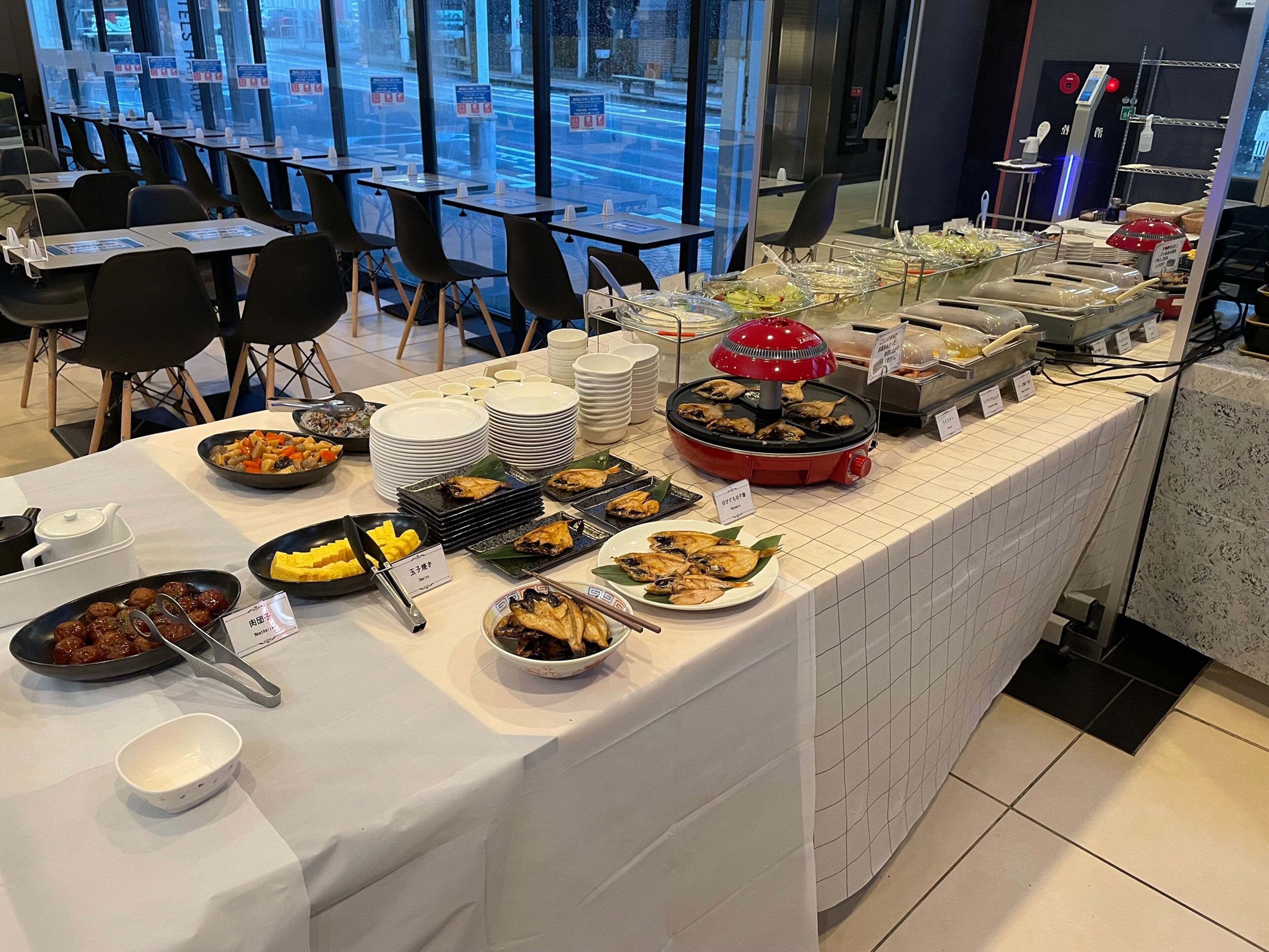 daily cooked-to-order breakfast (jpy 1100 per person)