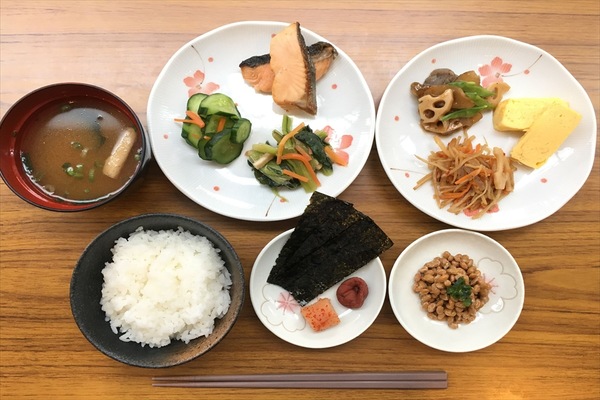 Daily cooked-to-order breakfast for a fee