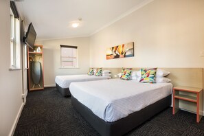 Economy Twin Queen with Shared Facilities | Desk, iron/ironing board, free WiFi, bed sheets - Granville Hotel (Granville)
