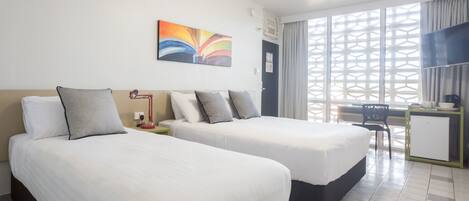 Studio Queen + Single