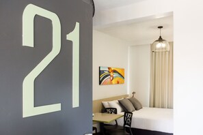 Studio Twin Queen | Minibar, desk, iron/ironing board, bed sheets - Nightcap at Emerald Star Hotel (Emerald)