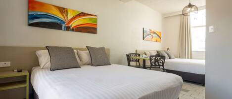 Studio Twin Queen | Minibar, desk, iron/ironing board, bed sheets