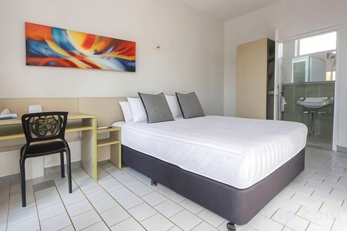 Minibar, desk, iron/ironing board, bed sheets