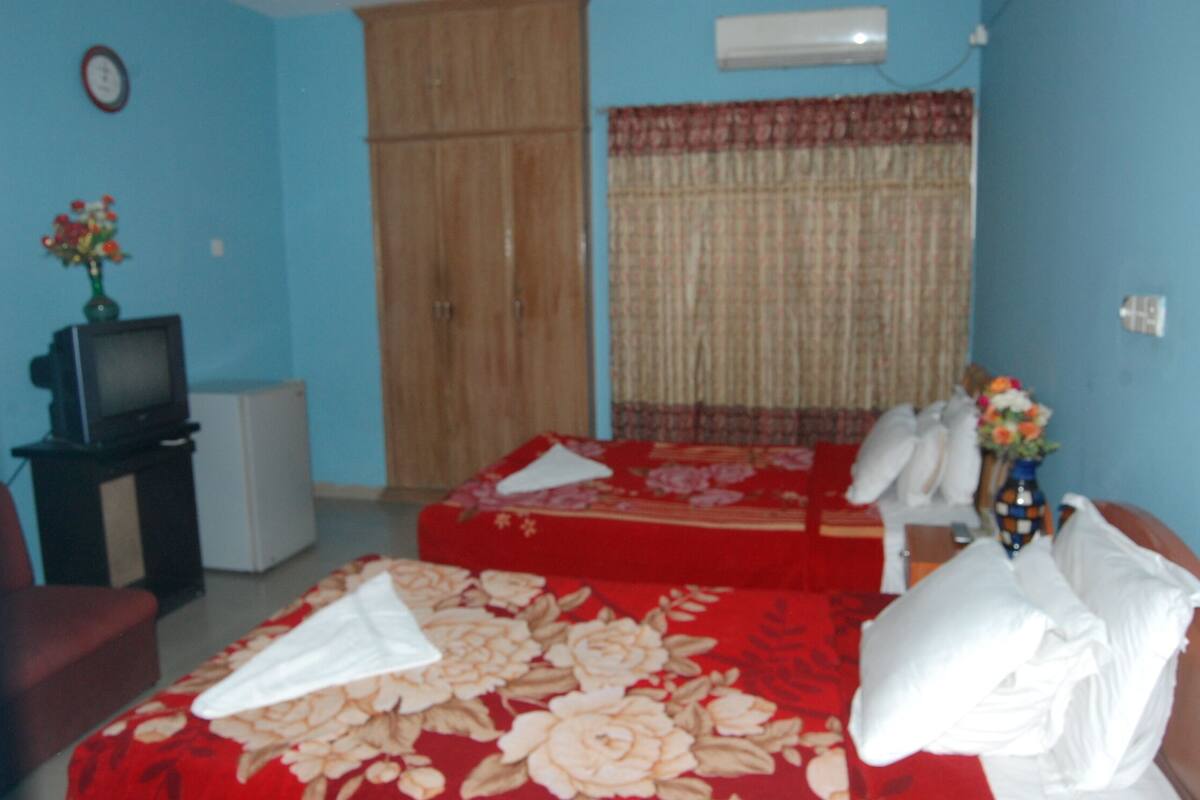 Deluxe Double Room | Desk, iron/ironing board (on request), rollaway beds (surcharge)