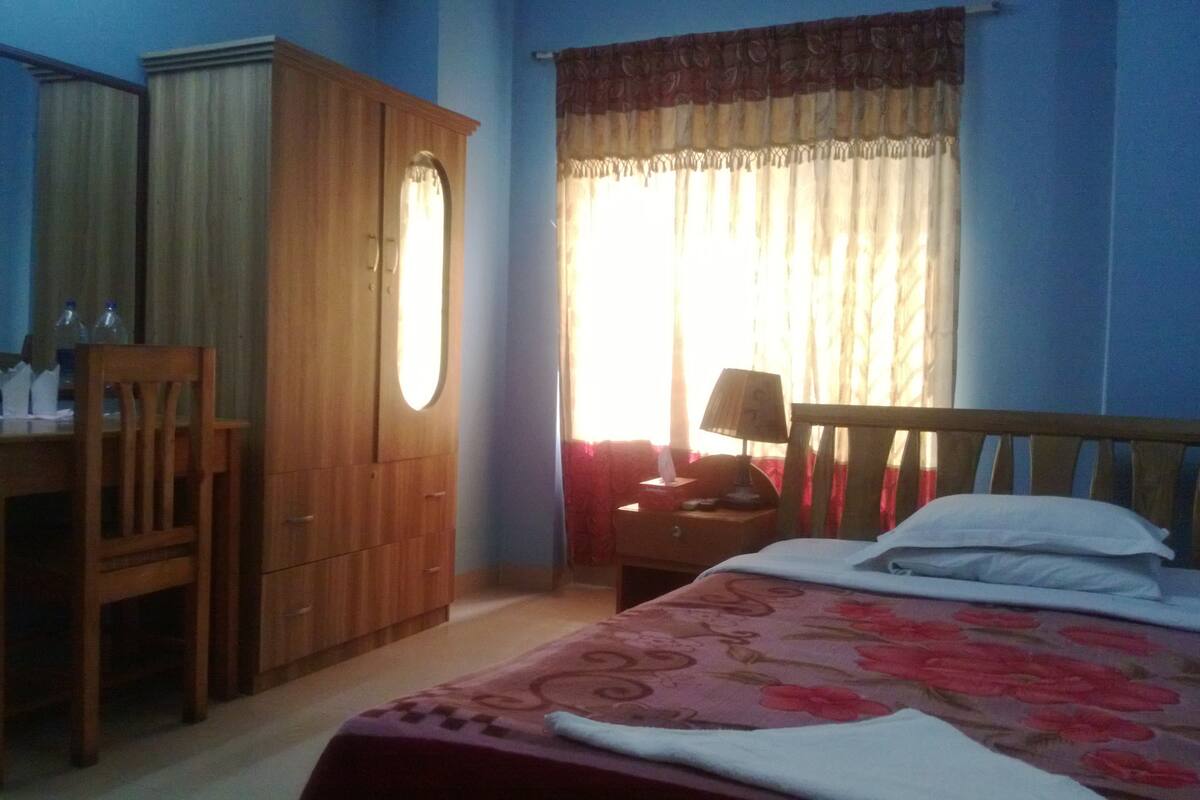 Deluxe Single Room | Desk, iron/ironing board (on request), rollaway beds (surcharge)