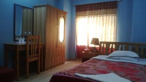 Deluxe Single Room | Desk, iron/ironing board, rollaway beds, free WiFi - Traveller Inn (Dhaka)