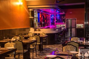 Dining - Hotel Seven Lake Paradise (Lekhnath)