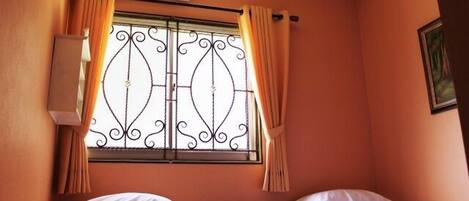 Literie de qualité supérieure, coffres-forts dans les chambres, bureau