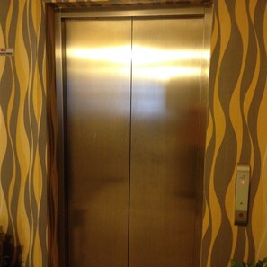 Interior - Twins Hotel Manggadua (Jakarta)
