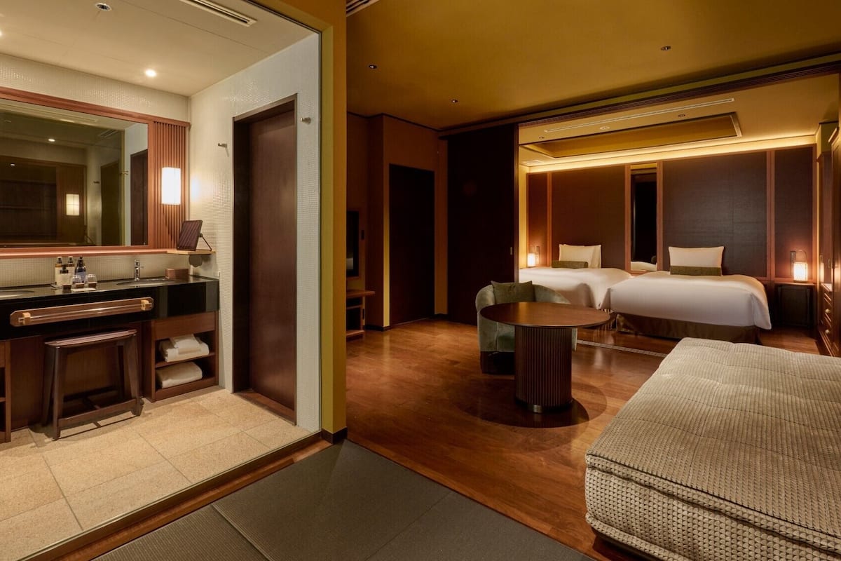 Minibar, in-room safe, desk, iron/ironing board (on request)