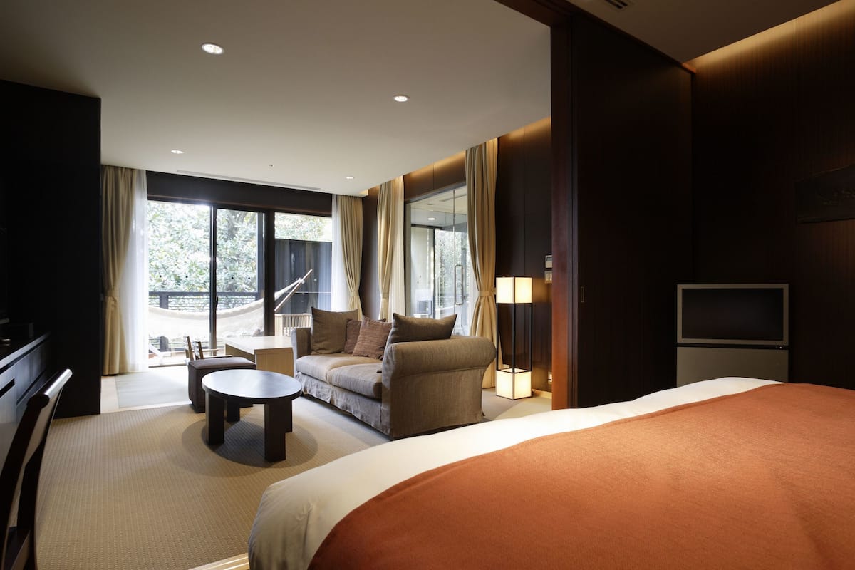 Comfort suite (King Double) | Een minibar, een kluis op de kamer, een bureau