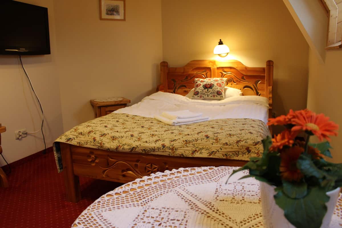 Economy Double Room | Premium bedding, soundproofing, iron/ironing board, bed sheets