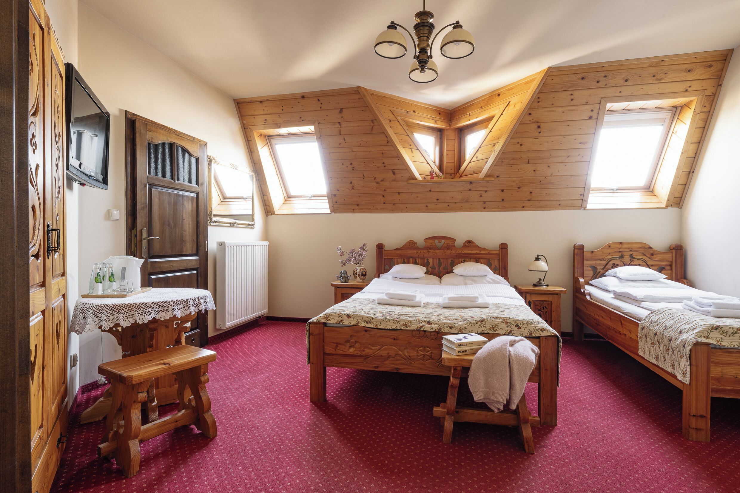 Tremannsrom – standard | Sengetøy av topp kvalitet, lydisolert, strykejern/-brett og sengetøy