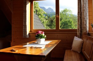 Habitación familiar, vistas a la montaña | Vistas desde la habitación